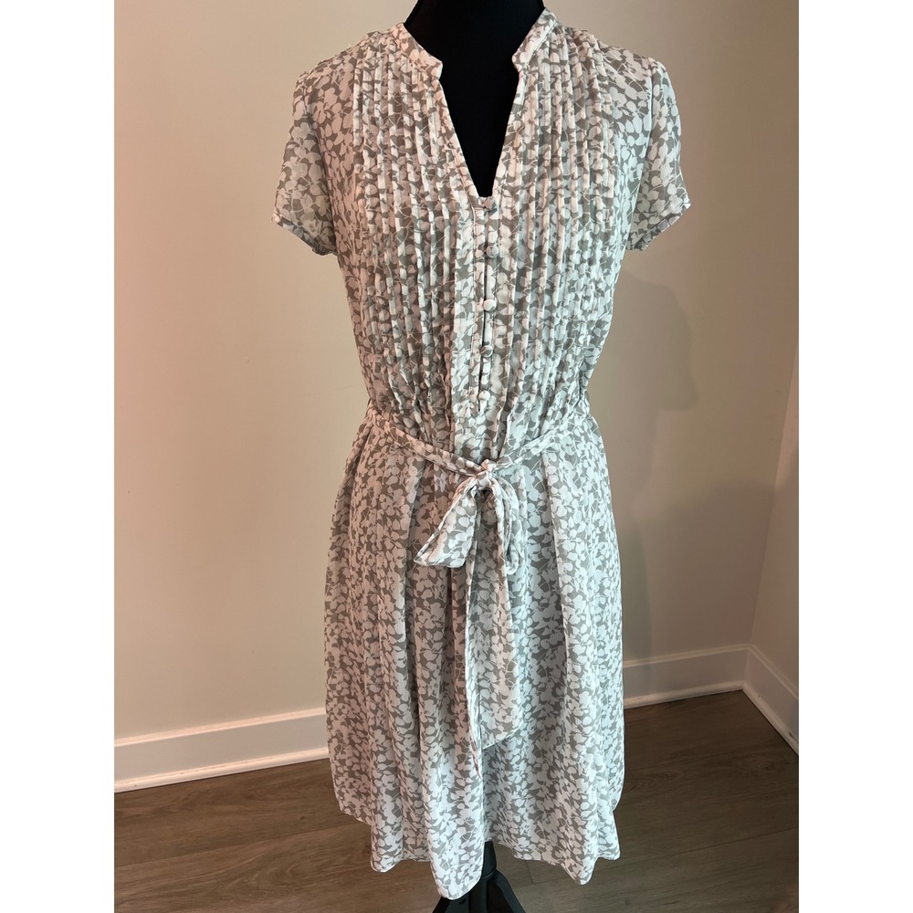 MSK Grey White Floral Pintuck Pleated Midi Dress Short Sleeve Tie Waist Size 6